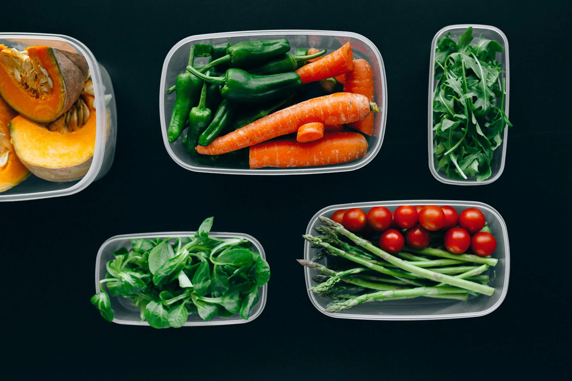 Quali sono le migliori pratiche per conservare i dolci in una scatola di plastica usa e getta per evitare che diventino mollicci o danneggiati?