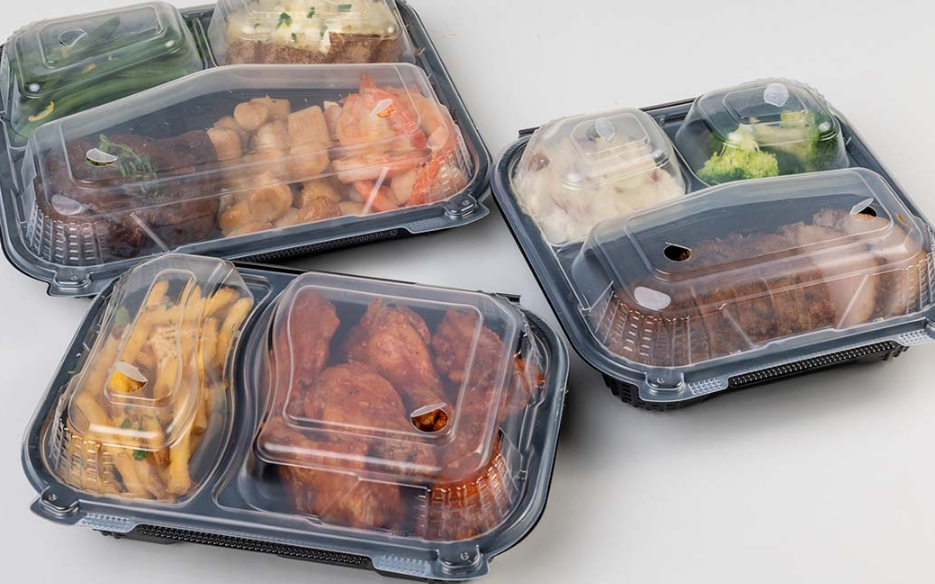 Come si comporta la scatola da asporto per sushi con copertura nera in condizioni di impilamento per ordini all'ingrosso?