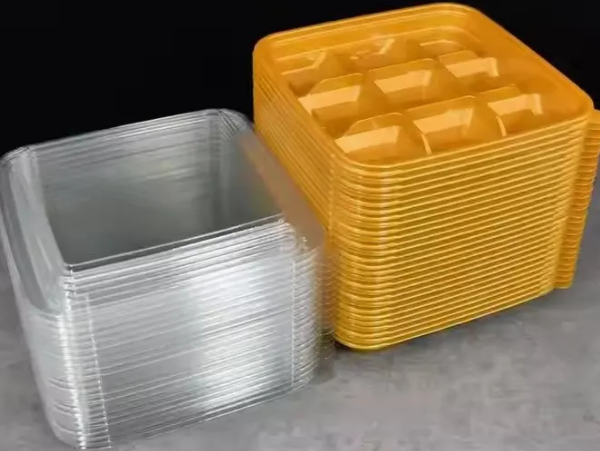 Esistono diversi tipi di finiture delle scatole per imballaggi in plastica, ad esempio opaca, lucida o strutturata?
